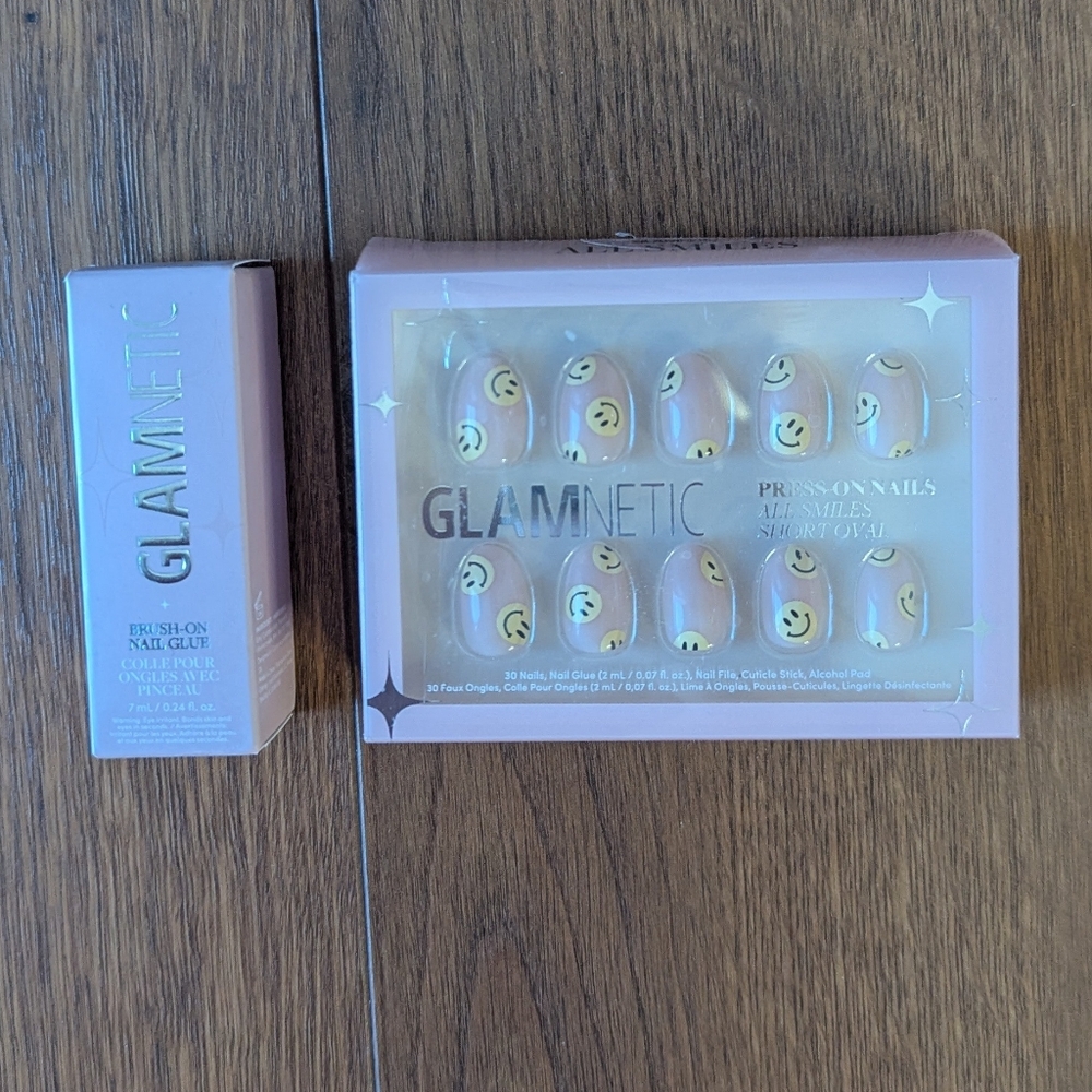 Glamnetic Smiley Face Press-On Nails with Nail Glue *Read Description*